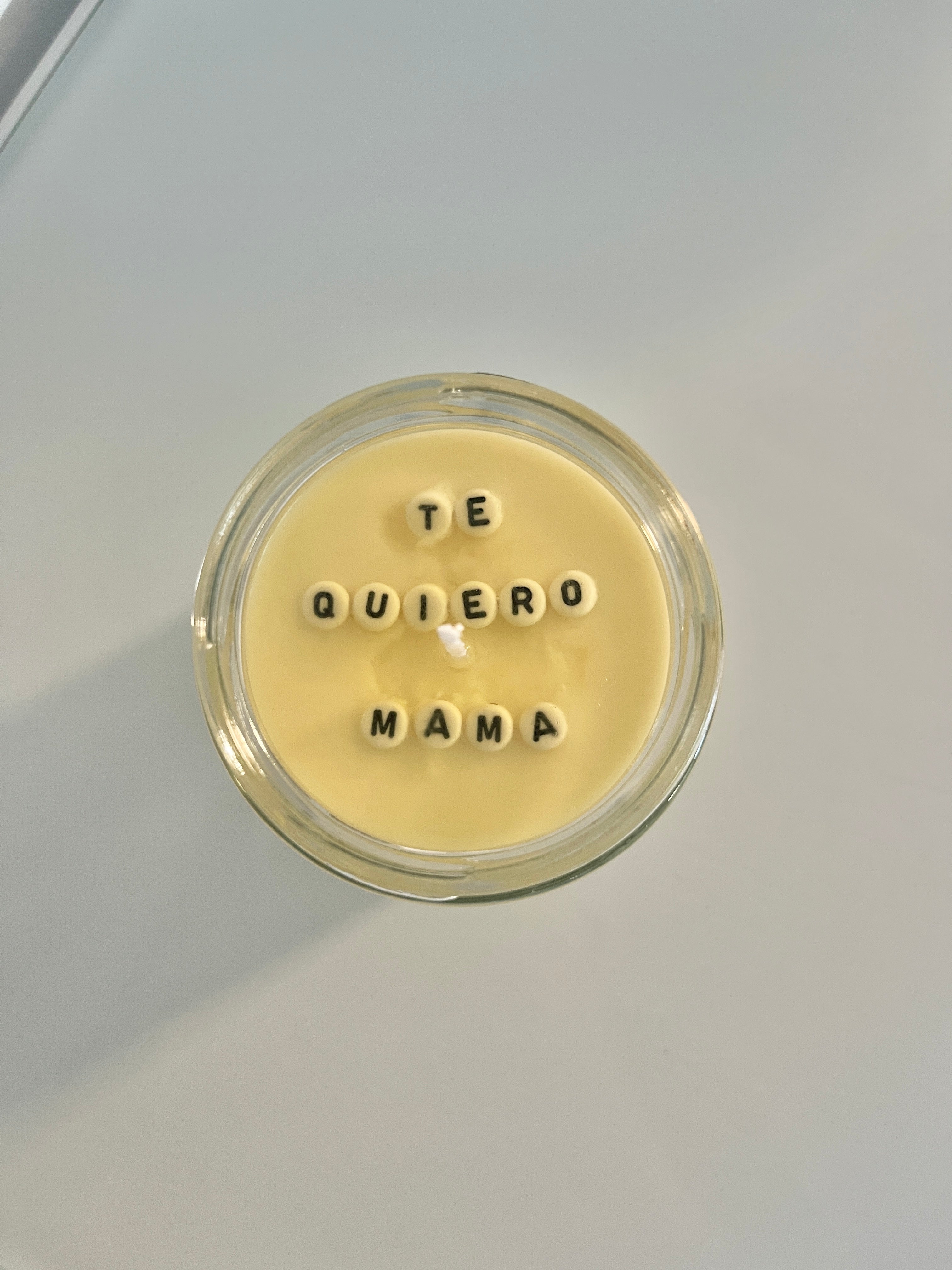 Vela con mensaje oculto “ Te quiero mama”